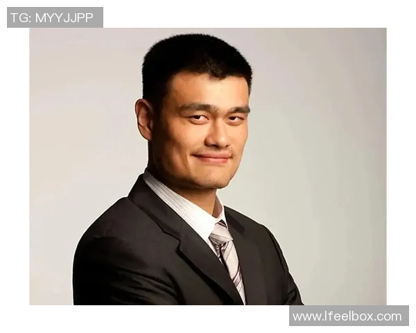 姚明菜鸟季的奋斗与成长:从新秀到NBA巨星的传奇之路 姚明菜鸟季的奋斗与成长:从新秀到NBA巨星的传奇之路