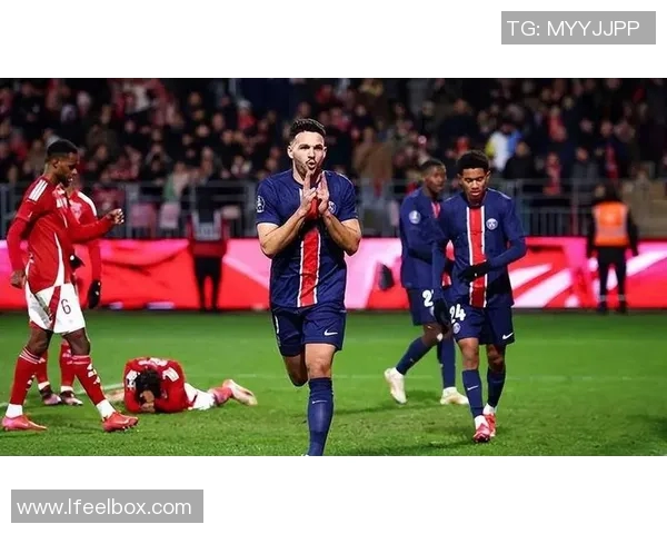 巴黎圣日耳曼将在法甲联赛中迎战里尔,全力争夺更多分数,主场优势或成致胜关键 巴黎圣日耳曼将在法甲联赛中迎战里尔,全力争夺更多分数,主场优势或成致胜关键